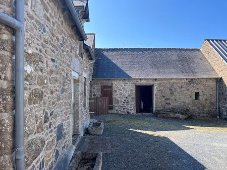 pledran maison en pierres avec dépendances