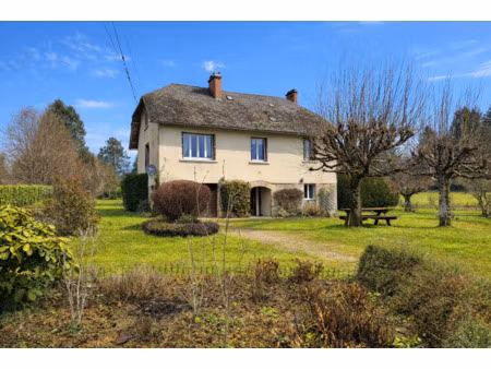 authentique bâtisse en pierre du xxe siècle au coeur d'un écr