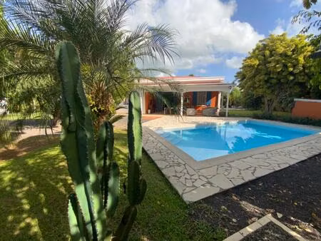 rare à baie-mahault - villa coloniale f4 de caractère avec piscine