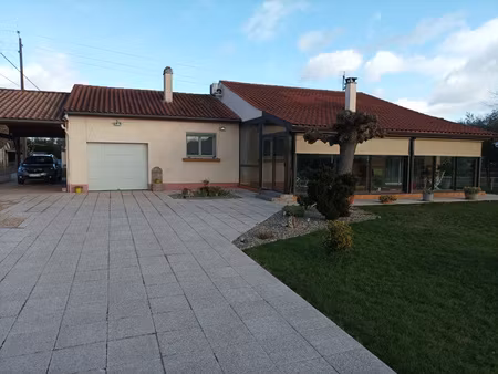 cette maison de plain pied vous séduira par son agréable vé