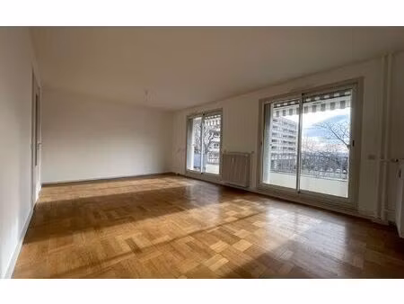 location appartement  77.15 m² t-3 à caluire-et-cuire  1 050 €