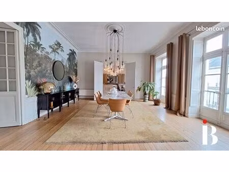 appartement 7 pièces 250 m²