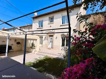 maison de ville 8 pièces 140 m²