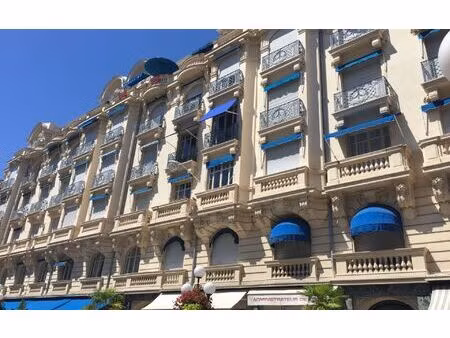 location appartement  m² t-3 à nice  1 800 €