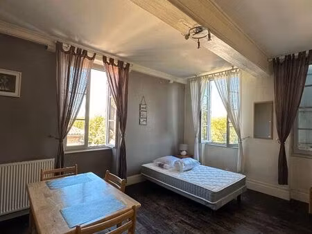 studio 1 pièce 27 m²