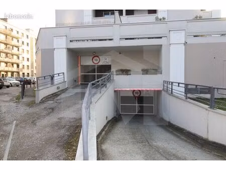 parking/box 15 m² grenoble