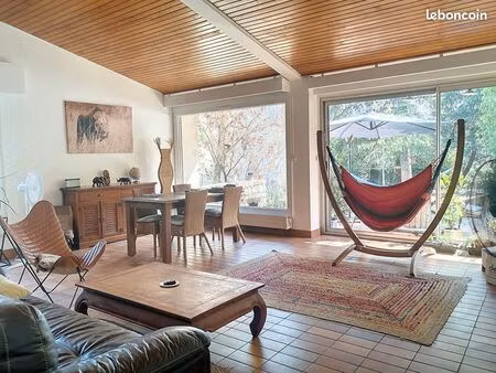 villa 6 pièces 201 m²