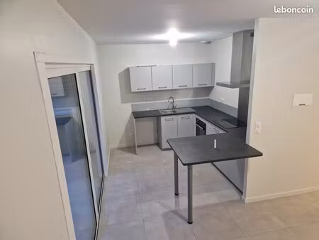 appartement t2 chaponnay centre avec une grande terrasse