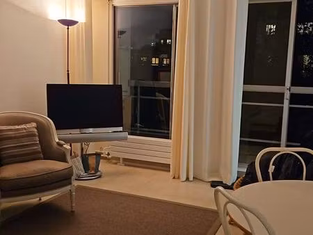 studio 30m2 avec grand balcon et parking privé