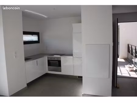 t4 récent terrasse cuisine équipée