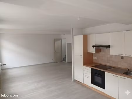 t3 lumineux – proche commerces - centre marchiennes