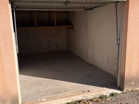 loue garage fermé à luynes/aix dans résidence sécurisée