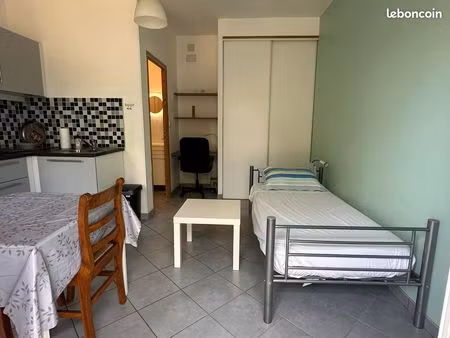 studio meublé 20m² tout compris 590 - bron  pour étudiant