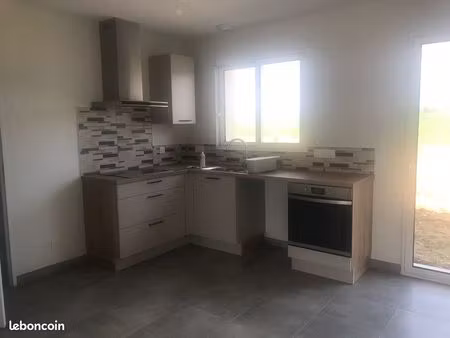 maison plain-pied  2 ch  1 bureau  garage  libre au 01/03/2026 jonzac