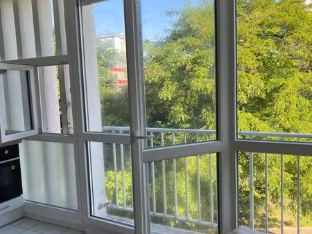 studio meublé 23m2 tours 520 cc