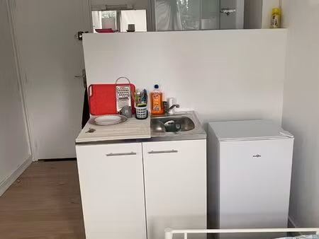 loue studette villeneuve d'ascq 10m meublé. a proximité commerces et transports residence 