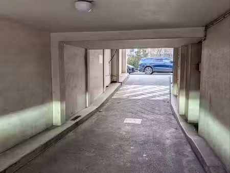 parking non couvert à louer