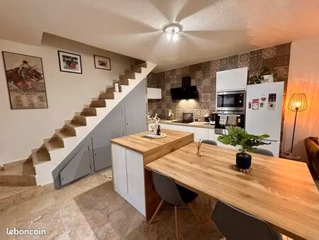 location maison de village