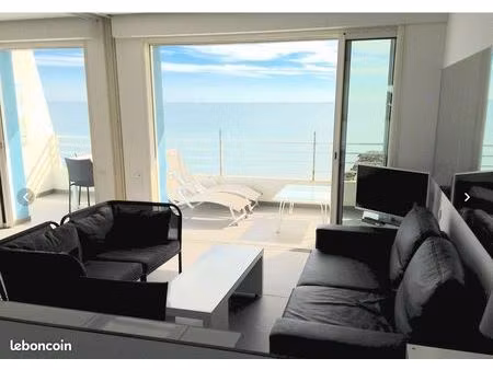 beau t2   directement sur la plage  bien équipé  refait à neuf