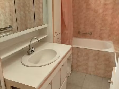 location appartement 3 pièces. 57 m2 meudon la foret 92360