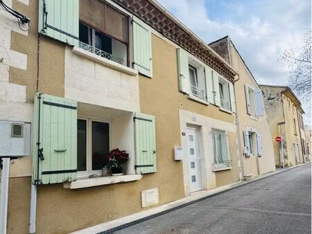 jolie maison de village 2 chambres p3 / t3 de 100m2 à louer sur graveson  quartier calme p