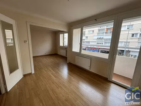 caen centre 2 pièces avec balcon