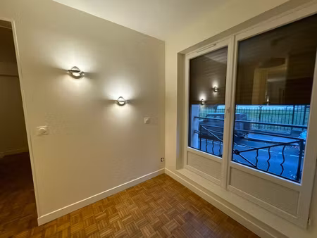 à louer : paris 16e - 2 pièces refait à neuf - meublé 25.06