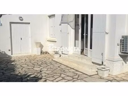 2 maisons réunies pour toute la famille  les pieds dans le sable