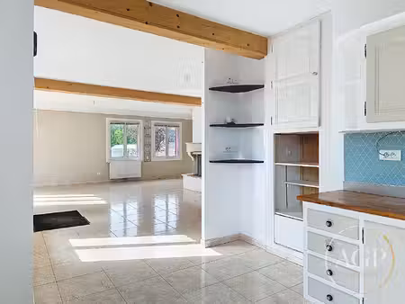 2 maisons en une à saint denis de l'hôtel  5 chambres