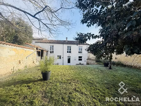 centre ville st jean d'angely avec jardin et garage