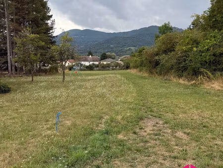 grand terrain à bâtir proche centre de retournac !