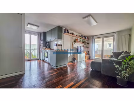 appartement f4 + balcon + 2 parking