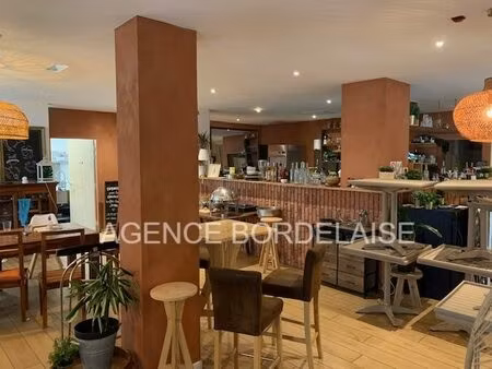 la teste-de-buch  bar-restaurant d'environ 131m² avec licence