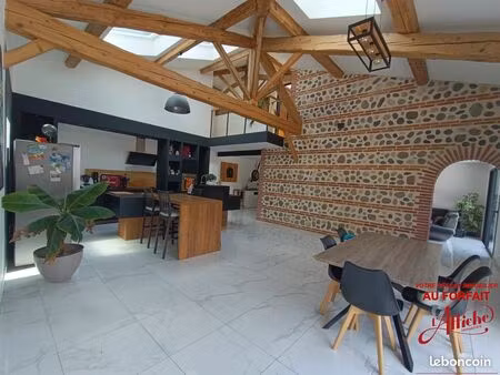 propriété 6 pièces 213 m²