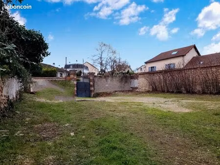 terrain 231 m² epone