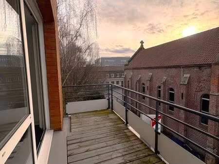 très bel appartement duplex avec balcon et box sécurisé