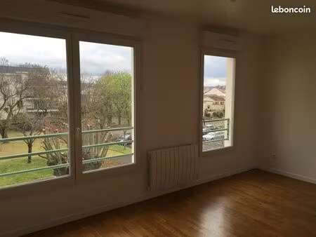 740 charges comprise- studio + parking