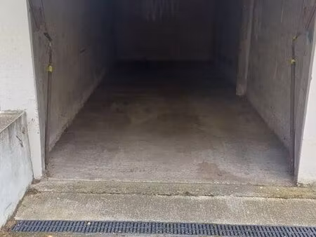 garage 18 m2 quartier roseraie