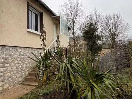 maison individuelle rénovée – proche centre-ville – vue château – grand terrain