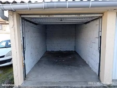 garages à louer : box fermé & sec proche gare