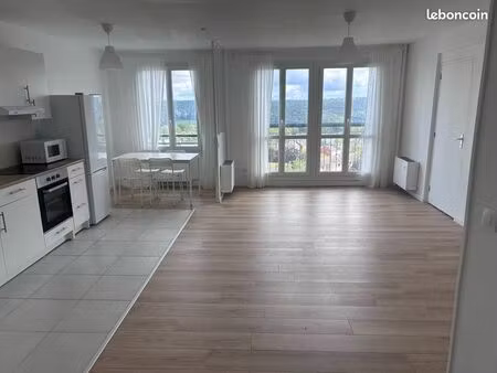 t2 49 m2  parking  cave chauffage et eau inclus