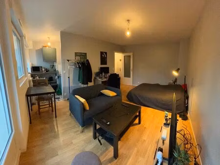 loue studio non meublé avec garage fermé / rue pascal proche gare lille europe / quartier 