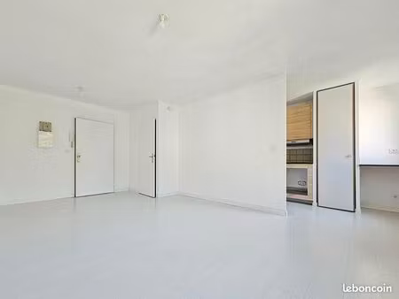 studio 1 pièce 31 m²
