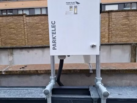 location parking équipé borne recharge
