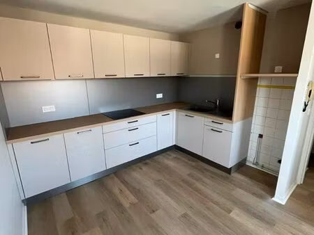 ​t2 lumineux 37m² – cuisine équipée – garage 22m² – clim réversible centre ville lango