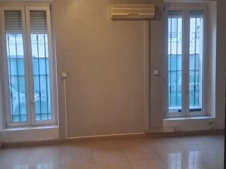 t2 – 42 m² – calme & cachet – cour privative – marseille 7ᵉ