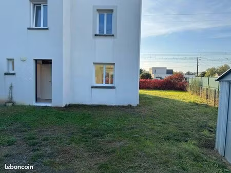 à louer 100 m² trois chambres maisons +terrain