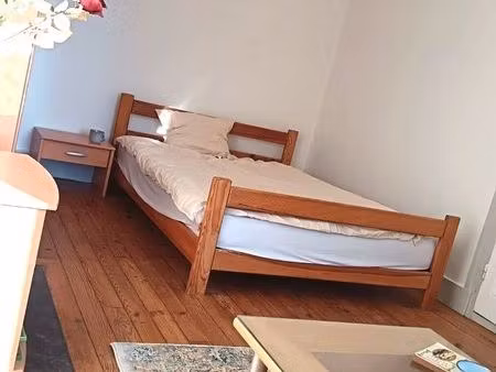 t2 meublé et calme - proche de la place du peuple - saint etienne