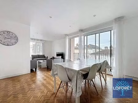 location appartement 4 pièces meublé à la roche-sur-yon centre ville (85000) : à louer 4 p