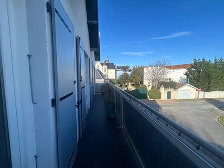 t3 lumineux avec balcon - à 2 pas de la plage - petite copropriété